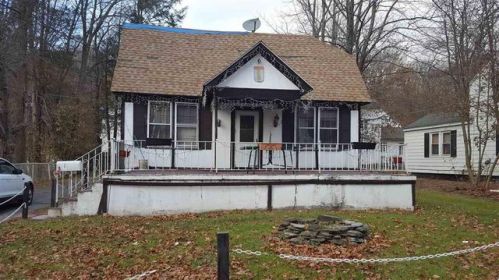 8 Cottage Street Ext, Monticello, NY 12701-1306