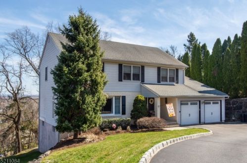 26 Hillock Ave, Paterson, NJ 07506-3440