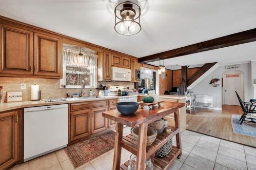 352 Shrub Rd, Bristol CT  06010-2473 exterior