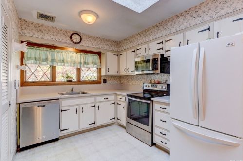 48 Madison Ave, Deer Park, NY 11729-2008
