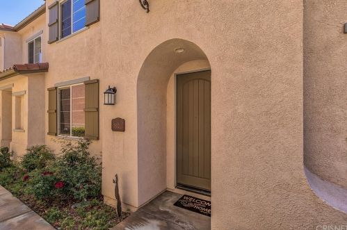 19521 Opal Ln, Santa Clarita, CA 91350-3245
