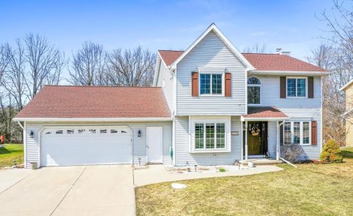 1968 Emerald Dr, Green Bay, WI 54311-5010