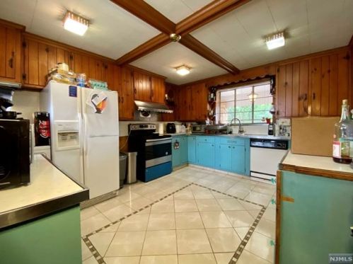 27 Union Ave, Nutley NJ  07110-3325 exterior