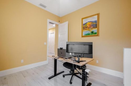 670 1 St, Naples FL 34117-5106 exterior