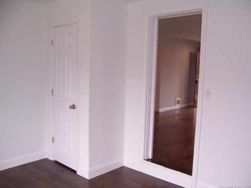 71 Alba Ave, Bridgeport CT  06606-2933 exterior