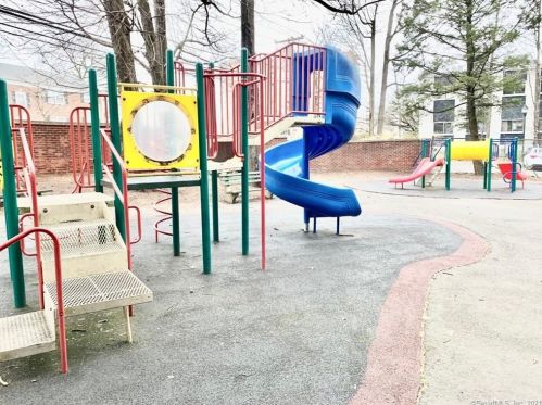 91 Strawberry Hill Ave, Stamford CT  06902-2762 exterior
