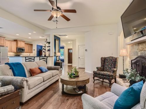 125 San Miniato St, Georgetown TX  78628-7030 exterior