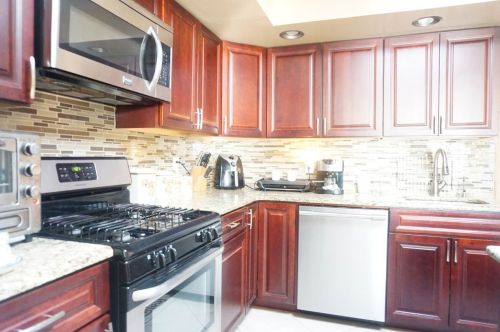 1221 Hillside Pl, North Bergen, NJ 07047-2733