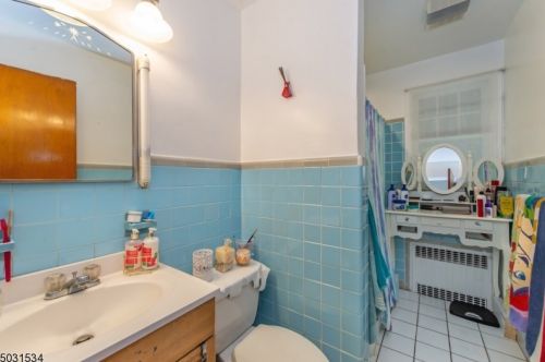 18 Montgomery St, Bloomfield NJ  07003-6006 exterior