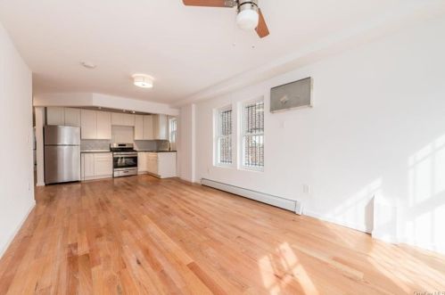 923 222nd St, Bronx, NY 10469-1018