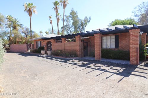 300 Country Club Rd, Tucson AZ  85716-5235 exterior