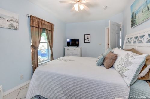 4241 Atlantic Ave, Daytona Beach FL 32127-7004 exterior