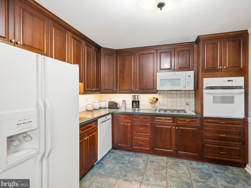 1606 Windybush Rd, Wilmington DE  19810-4442 exterior