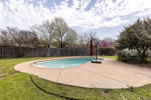 3621 Wayland Dr, Fort Worth TX  76133-3005 exterior