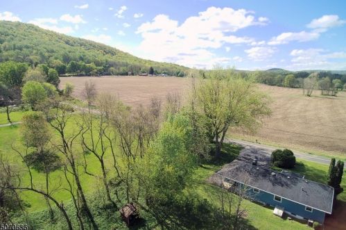 205 Sarepta Rd, Belvidere NJ  07823-2624 exterior