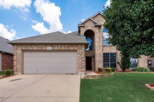 1929 Winter Hawk Dr, Fort Worth, TX 76177-3517