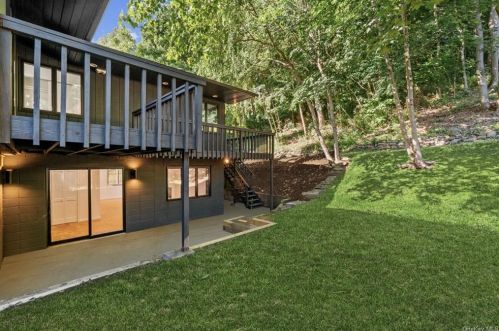 74 Greenwood Ln, White Plains NY  10607-1020 exterior