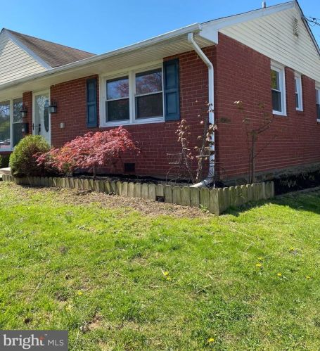 12 Colonial Dr, Norristown PA  19401-1803 exterior