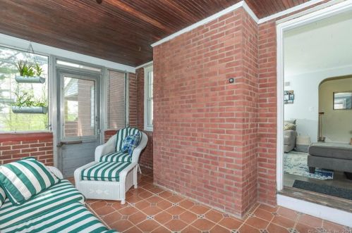 415 Ridge Rd, Middletown CT  06457-5230 exterior