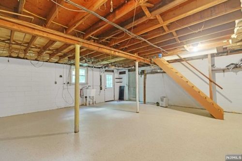 215 Hiawatha Blvd, Oakland NJ  07436-3619 exterior