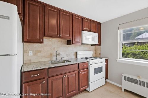 71 Manor Dr, Tinton Falls NJ  07712-2568 exterior