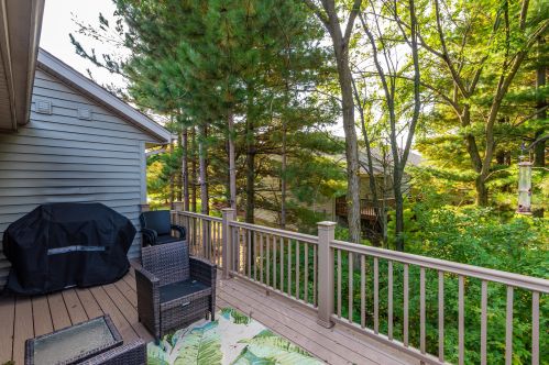 1355 Oak Tree Ct, Slinger, WI 53086-9081