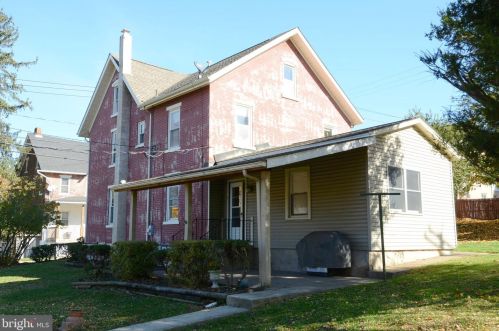 92 Station Ave, Coopersburg, PA 18036-2123