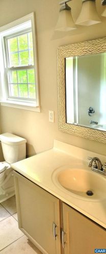 14 Riverwood Ct, Bybee VA  22963-3354 exterior