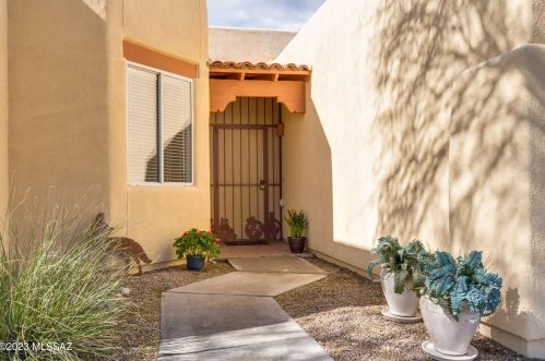 529 Wagon Bluff Dr, Tucson, AZ 85704-6957