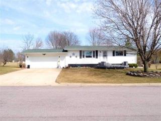 930 Elm St, Mauston, WI 53948-1907