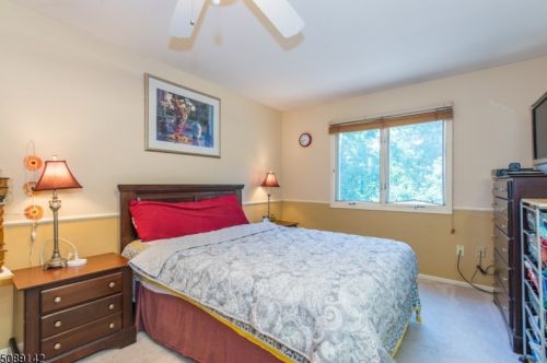 23 Edgefield Dr, Greystone Park NJ  07950-1967 exterior