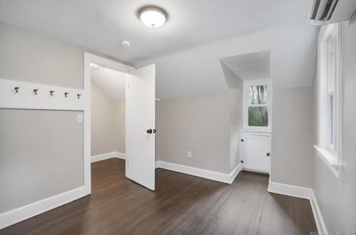 346 Middlebury Rd, Waterbury CT  06762-2601 exterior