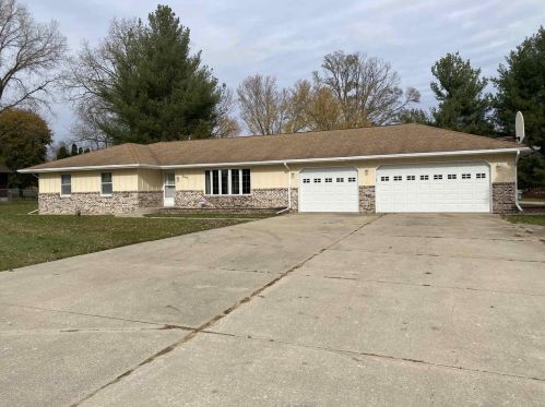 2413 Victory Dr, Beloit, WI 53511-8655