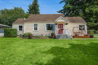 6029 East Dr, Everett, WA 98203-3515