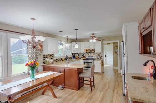 25 Martingale Dr, Wantage NJ  07461-2857 exterior