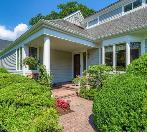 4 Lewiston Ct, Briarcliff, NY 10510-2536