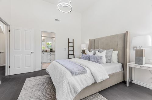 1960 San Ramon Ave, Mountain View CA  94043-2960 exterior