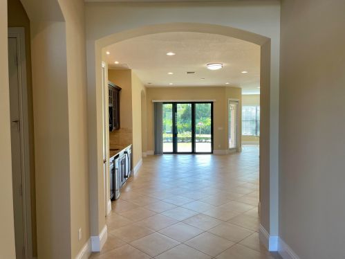 270 Calmo Cir, Fort Pierce FL  34984-6611 exterior