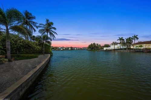 1844 Hurricane Harbor Ln, Naples, FL 34102-5130
