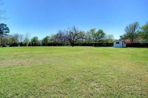 1305 Oak Dr, Lewisville TX  75028-3604 exterior