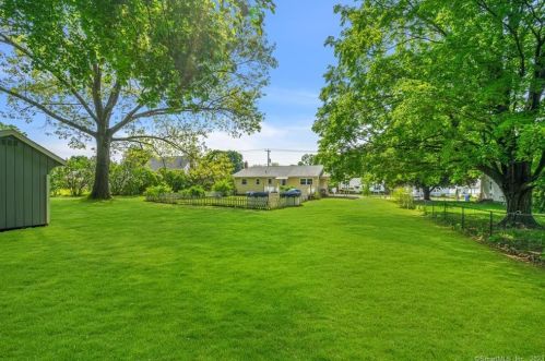 35 Keeney St, Manchester CT 06040-7054 exterior