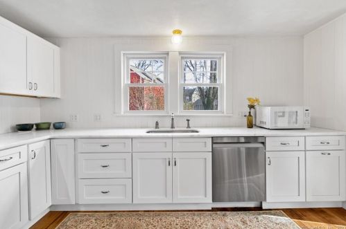 3 Riverside Pl, Gales Ferry CT  06335-1442 exterior