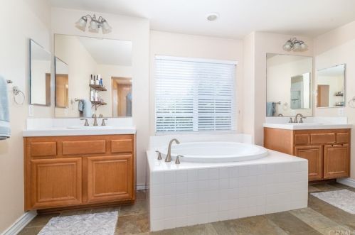 27404 Lock Haven Ct, Temecula CA  92591-4423 exterior