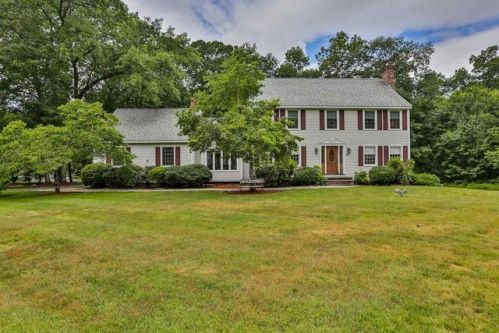 28 Colleen Dr, Salem NH  03079-1868 exterior