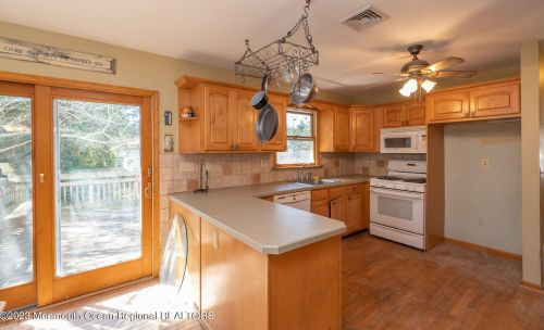 4 Fletcher Pl, Island Heights NJ  08732-7748 exterior