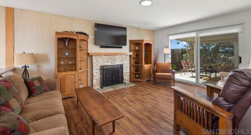6758 Dennison St, San Diego, CA 92122-2410