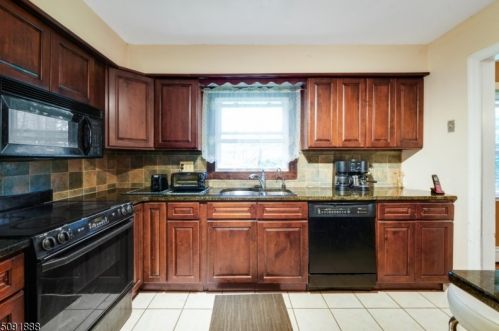 37 Rdg Rd, Dover NJ  07869-1042 exterior