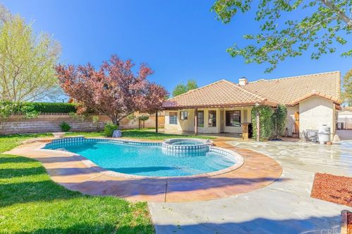 43022 Sachs Dr, Lancaster, CA 93536-4815