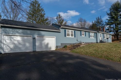 22 Longview Dr, Bloomfield, CT 06002-1828