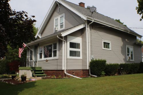 2402 Clark St, Manitowoc WI  54220-4438 exterior